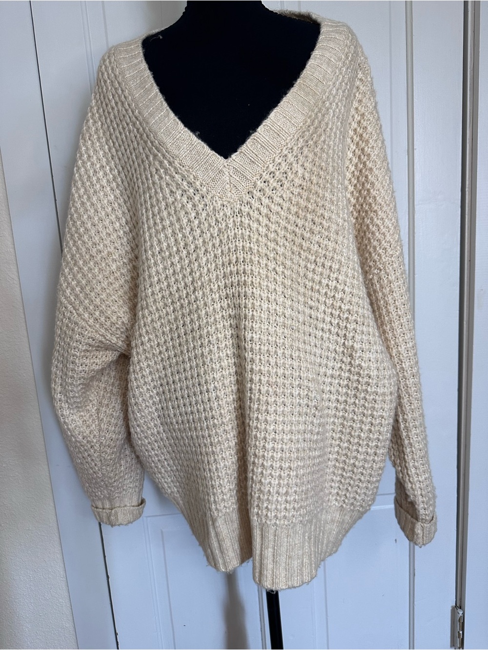 American Eagle Women's Beige Chunky-Knit V-Neck Pullover Sweater XL